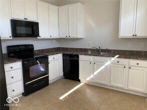 3981 Eldor Flower Dr in Zionsville, IN - Building Photo - Building Photo