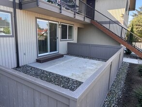 1310 E Section St, Unit 1 in Mount Vernon, WA - Building Photo - Building Photo