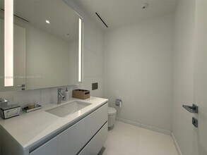 300 Biscayne Blvd Way, Unit 2706 in Miami, FL - Building Photo - Building Photo