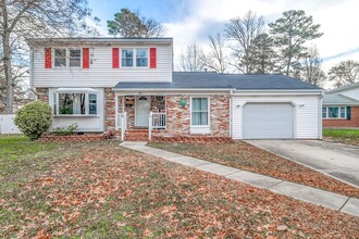 32 Magna Carta Dr in Newport News, VA - Building Photo - Building Photo