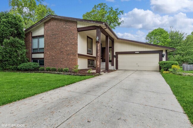 property at 6610 Pinehurst Ct