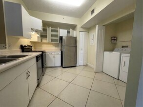 6984 SW 39th St in Davie, FL - Building Photo - Building Photo