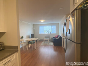 25 Embassy Rd, Unit 27 in Boston, MA - Building Photo - Building Photo