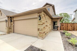 540 High Tech Dr in Georgetown, TX - Foto de edificio - Building Photo