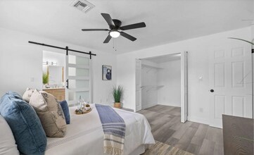 814 Hall St in Melbourne, FL - Foto de edificio - Building Photo