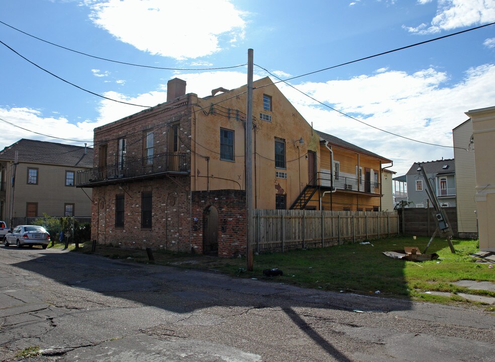 1742 Clio St in New Orleans, LA - Building Photo