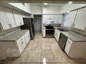 6132 Oakcrest Cir in Orlando, FL - Building Photo - Building Photo