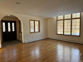 88 Pierce Cir in New Hampton, NY - Building Photo