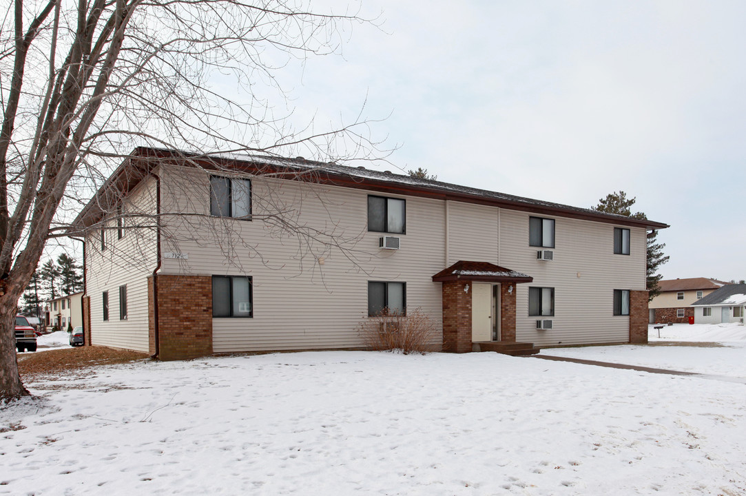 712 Terrill Rd in Menomonie, WI - Building Photo