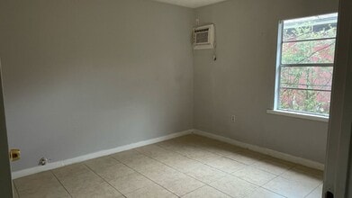 122 Red Ripple Rd in Houston, TX - Building Photo - Building Photo