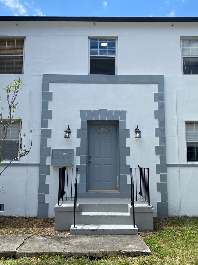 15 Sidonia Ave, Unit 4