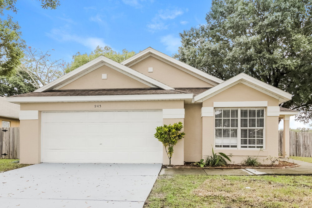 945 Little Creek Rd in Orlando, FL - Building Photo