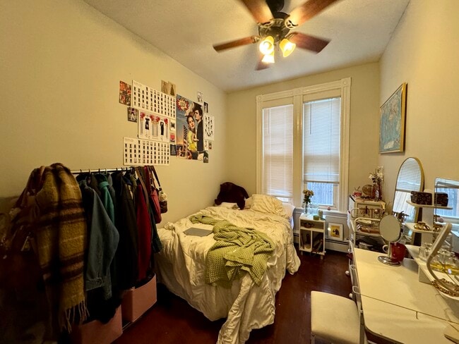 719 Parker St, Unit 2 in Boston, MA - Foto de edificio - Building Photo