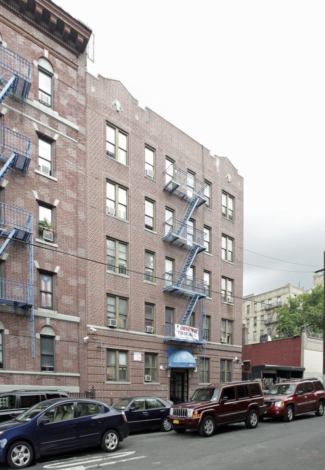 2605 Marion Ave in Bronx, NY - Foto de edificio - Building Photo