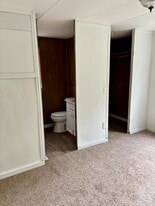 12300 Phillips Ln in Gibsonton, FL - Building Photo