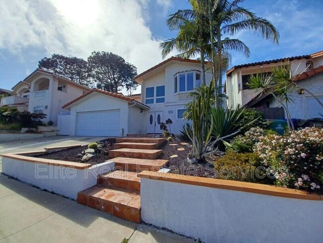 2044 Mendocino Blvd in San Diego, CA - Foto de edificio - Building Photo