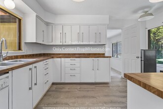 5610 SE Steele St in Portland, OR - Building Photo - Building Photo