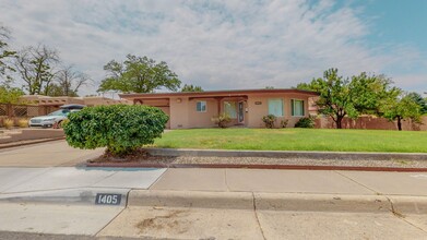 1405 Ridgecrest Dr SE in Albuquerque, NM - Building Photo - Building Photo