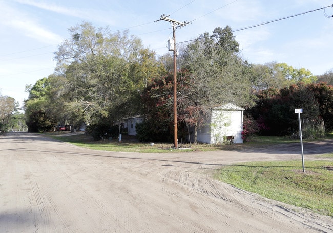 Graves Trailer Park in Bluffton, SC - Foto de edificio - Building Photo