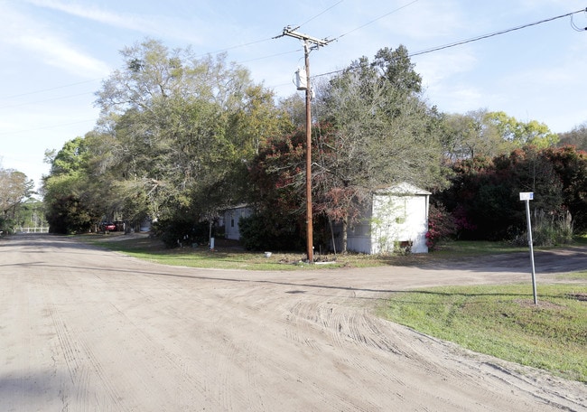 Graves Trailer Park in Bluffton, SC - Building Photo - Building Photo