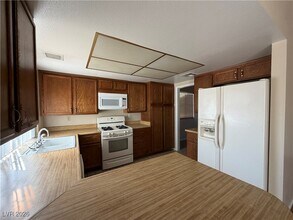 1560 Elaine Dr in Las Vegas, NV - Building Photo - Building Photo