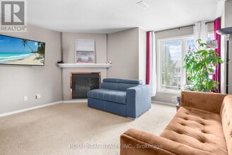 258 Meadowbreeze Dr in Ottawa, ON - Building Photo - Building Photo