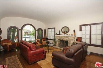 131 N Citrus Ave in Los Angeles, CA - Building Photo - Building Photo