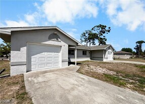 2704 Owen Ave S in Lehigh Acres, FL - Building Photo