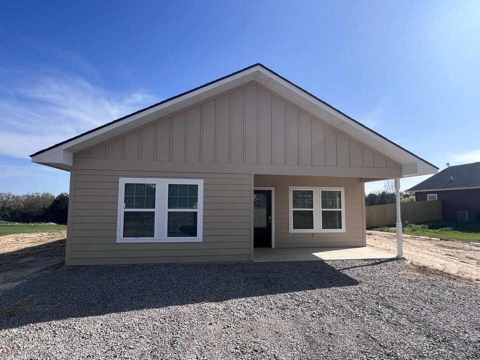 174 Concord Rd in Ardmore, OK - Building Photo