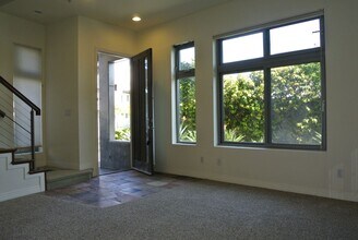 495 S Cleveland St in Oceanside, CA - Building Photo - Building Photo