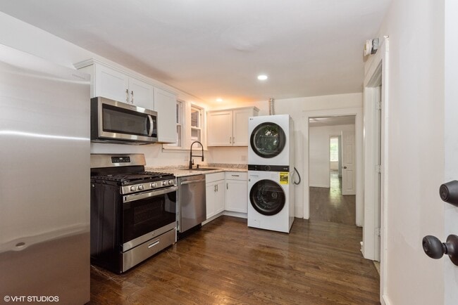 2102 W Roscoe St, Unit 2F