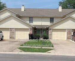 505 NE Churchill St in Lee's Summit, MO - Building Photo