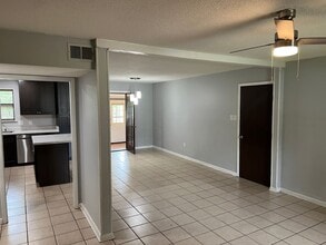 11 Hawthorne Dr in Conway, AR - Building Photo - Building Photo