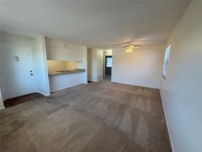 5717 S Dale Mabry Hwy, Unit D in Tampa, FL - Building Photo - Building Photo