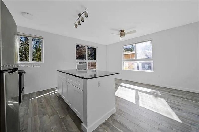 1036 SW 5th St in Miami, FL - Building Photo - Building Photo