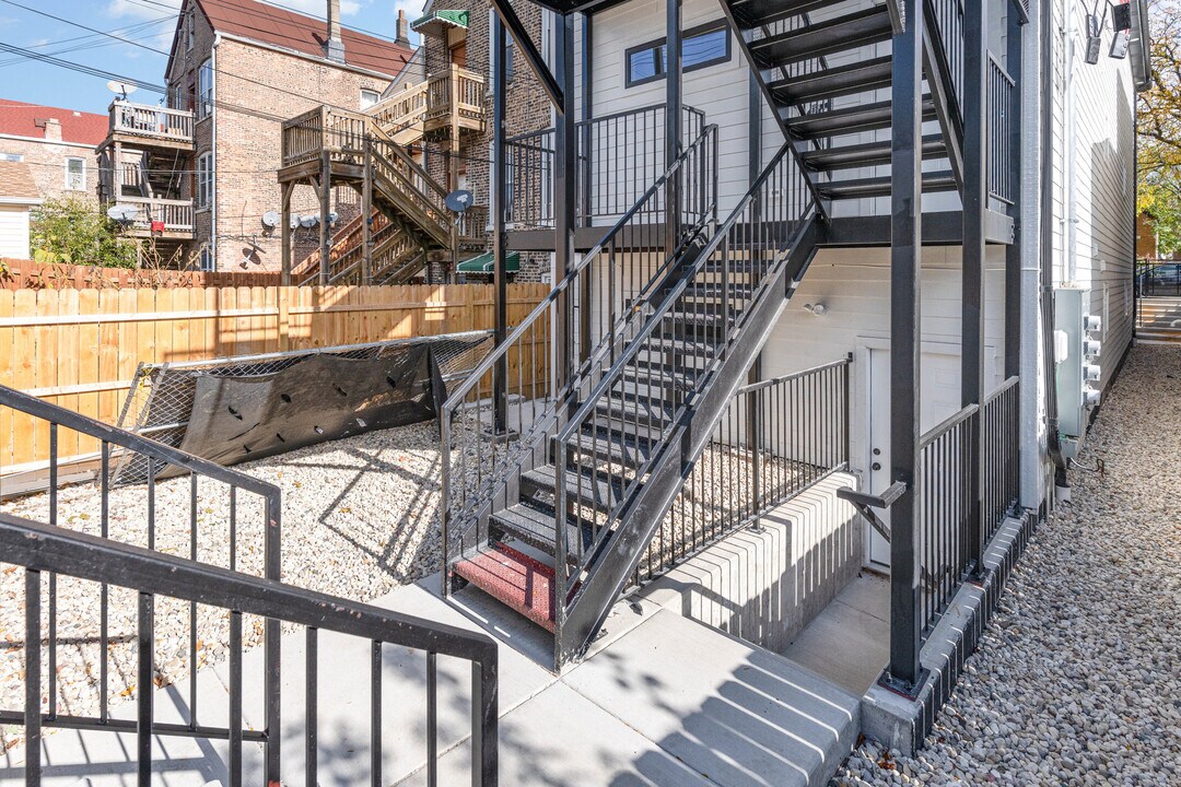 2132 S Fairfield Ave, Unit 2 in Chicago, IL - Building Photo