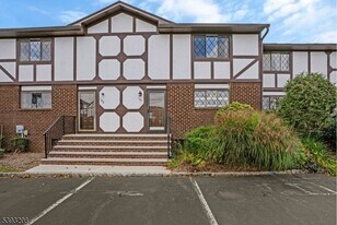 180 Wildflower Ln in Hillsborough Township, NJ - Building Photo