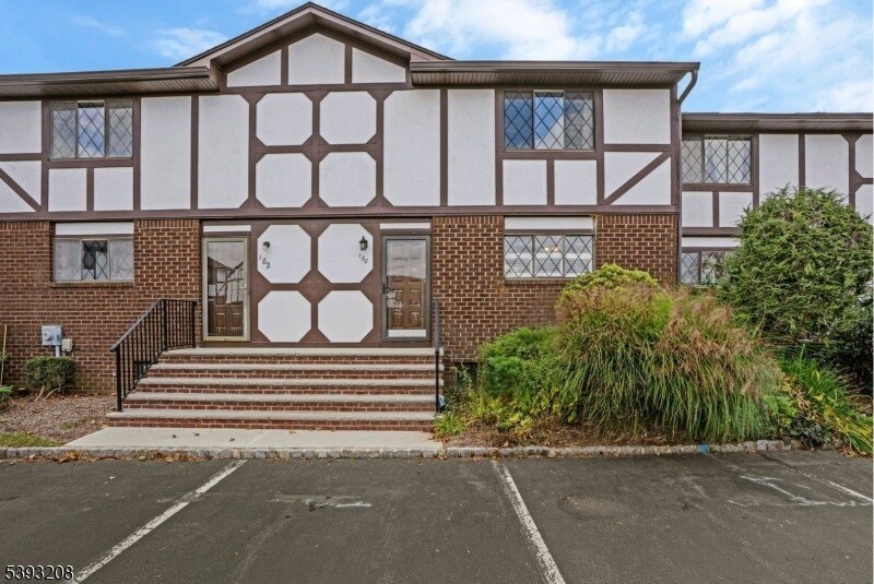 180 Wildflower Ln in Hillsborough Township, NJ - Building Photo