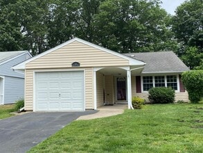 188 Canterbury Dr in Ridge, NY - Building Photo - Building Photo