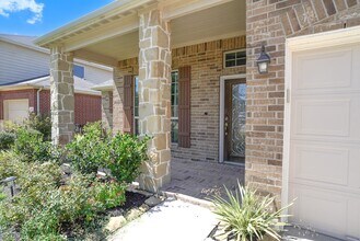 7818 Lake Commons Dr in Rosenberg, TX - Foto de edificio - Building Photo