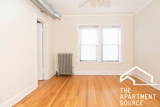 1251 W Henderson St, Unit 3 in Chicago, IL - Building Photo - Building Photo