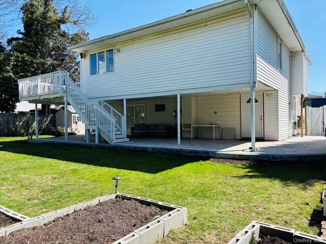 21 Keats Ct in Bethpage, NY - Building Photo - Building Photo