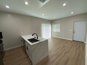 3806 Marron St in San Diego, CA - Building Photo - Building Photo