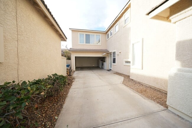 9813 Cordova Vista Ct in Las Vegas, NV - Building Photo - Building Photo