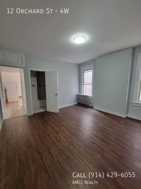 12 Orchard St-Unit -4W in Yonkers, NY - Building Photo