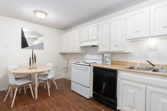 Breckenridge Apartments in Fairborn, OH - Building Photo - Interior Photo