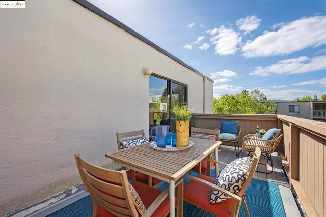 490 N Civic Dr, Unit Top Floor in Walnut Creek, CA - Building Photo - Building Photo
