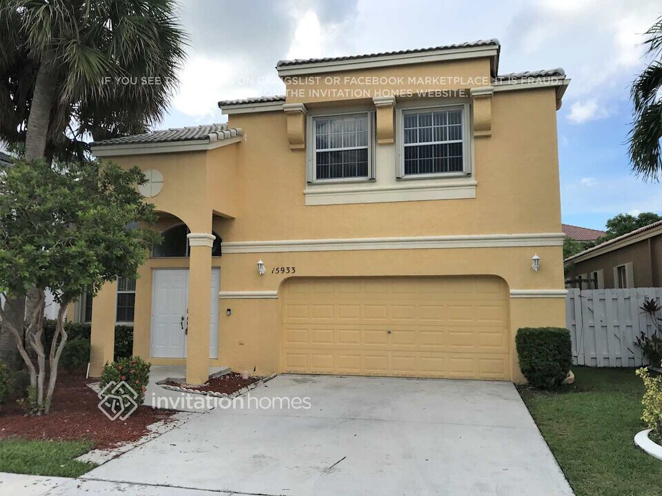 15933 NW 16th Ct in Pembroke Pines, FL - Building Photo