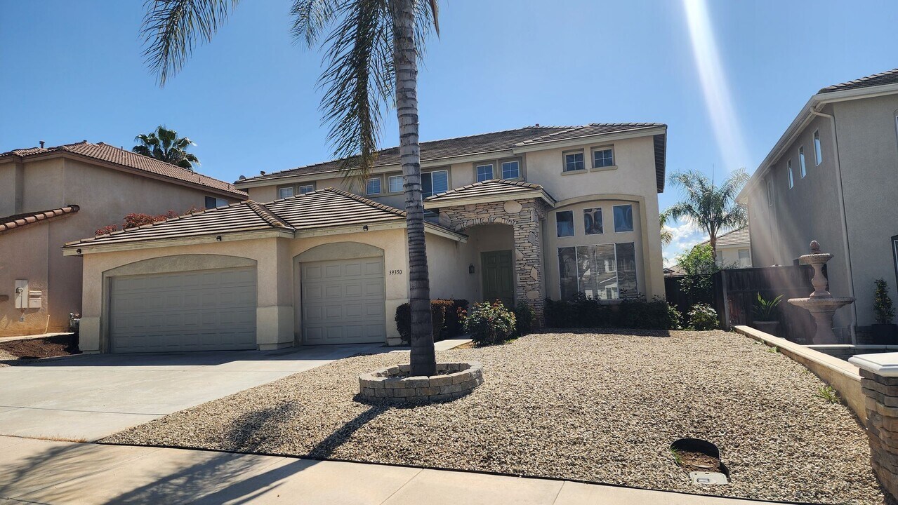 39350 Wentworth St in Murrieta, CA - Building Photo