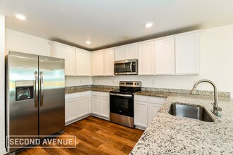 1313 NW 8th Pl in Cape Coral, FL - Building Photo - Building Photo